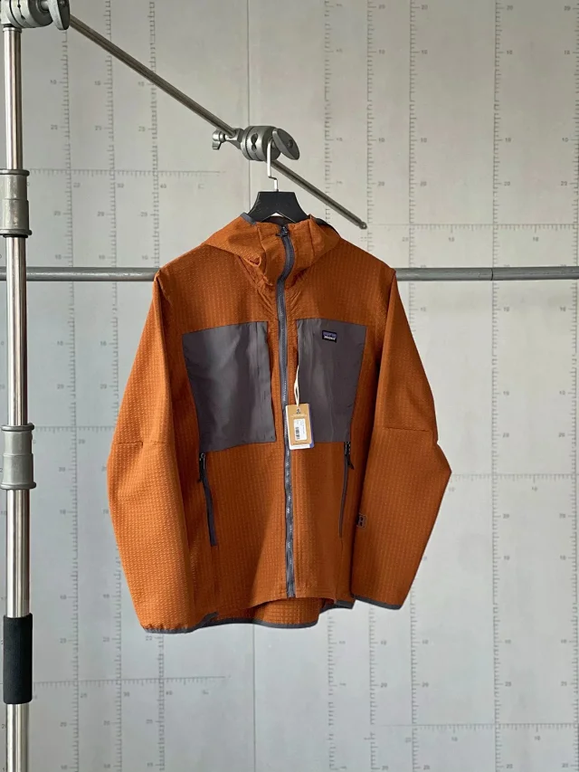 Patagonia Jackets Hooded full-zip color-block jacket product detail image 10