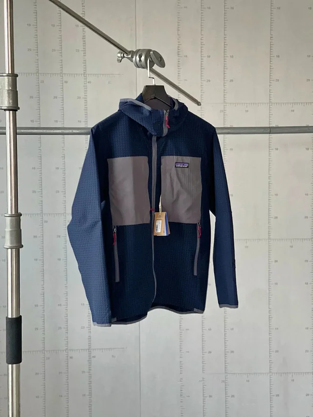 Patagonia Jackets Hooded full-zip color-block jacket product detail image 7