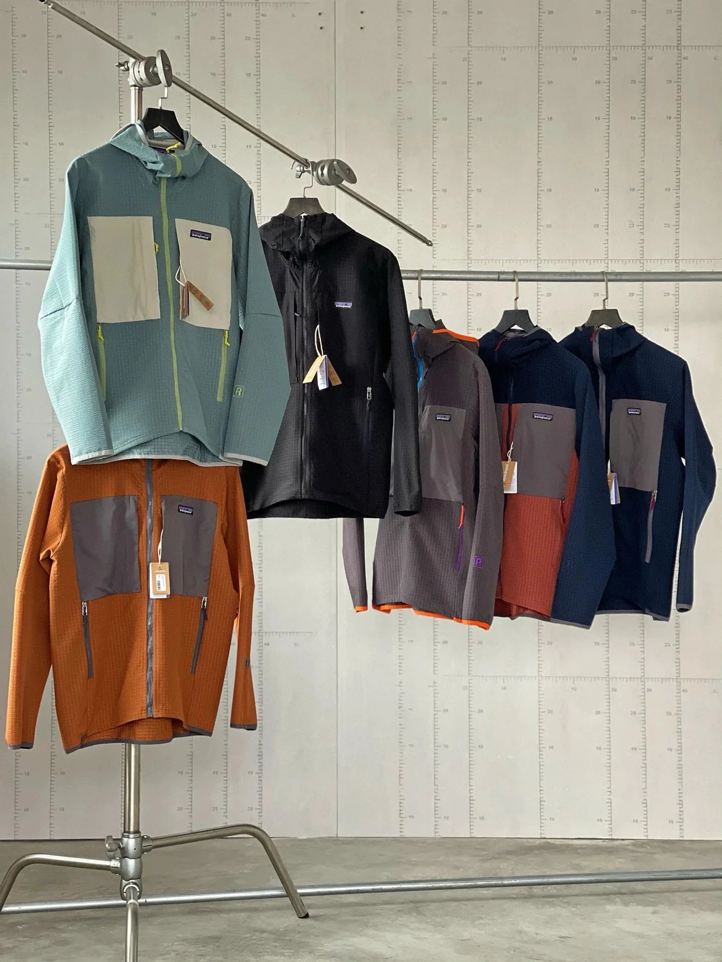 Patagonia Jackets Hooded full-zip color-block jacket image 4