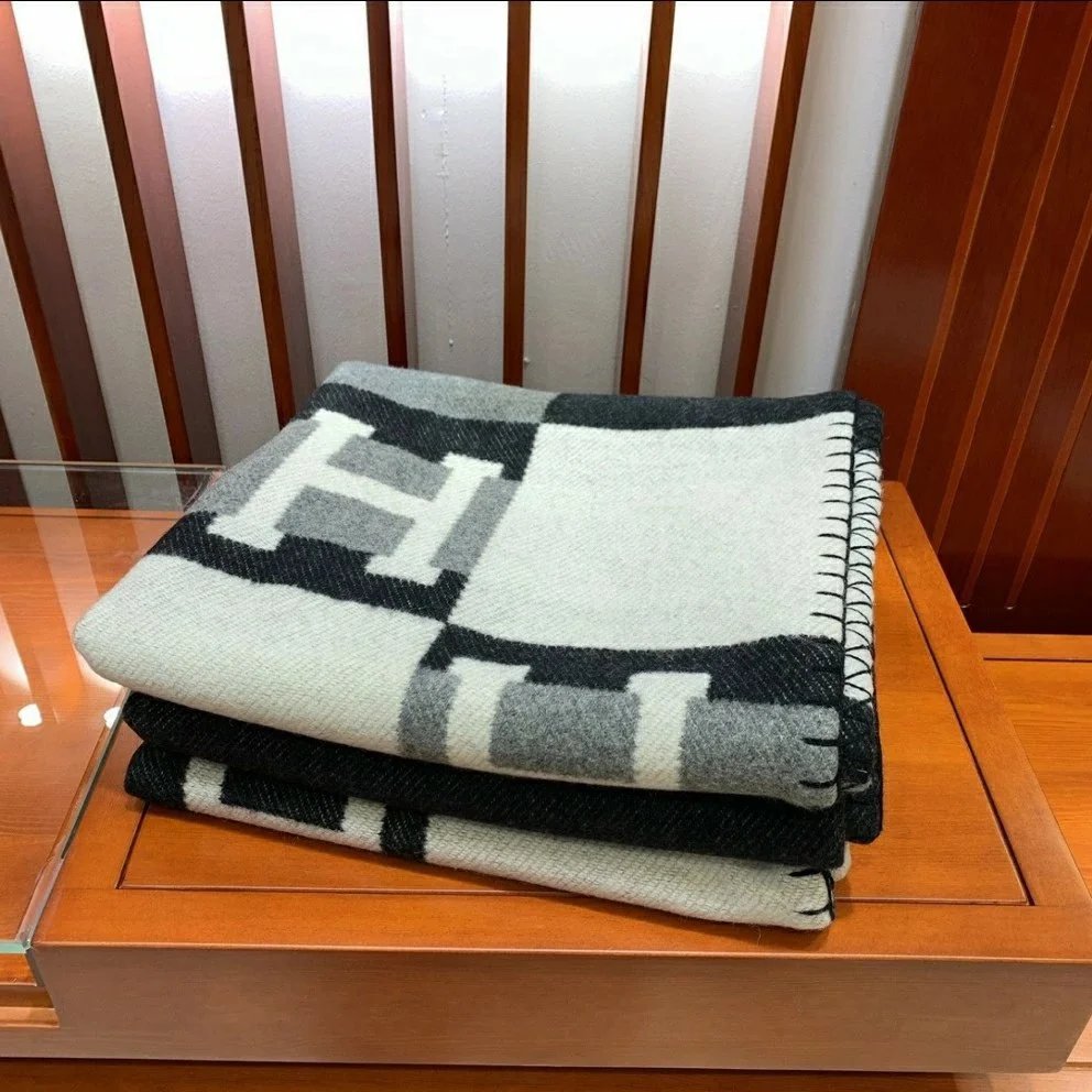 Hermès Uncategorized H Monogram Blanket — Item 4