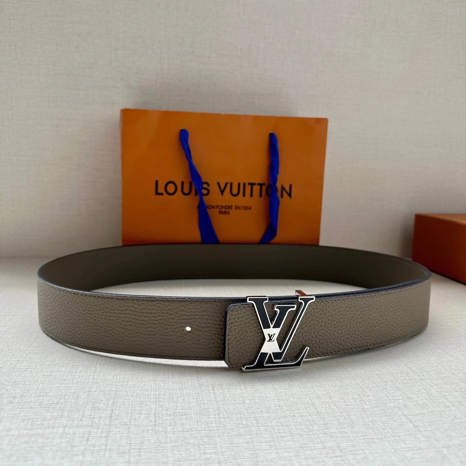 Louis Vuitton Belts Pebbled Leather Belt with LV Buckle — Style: 3