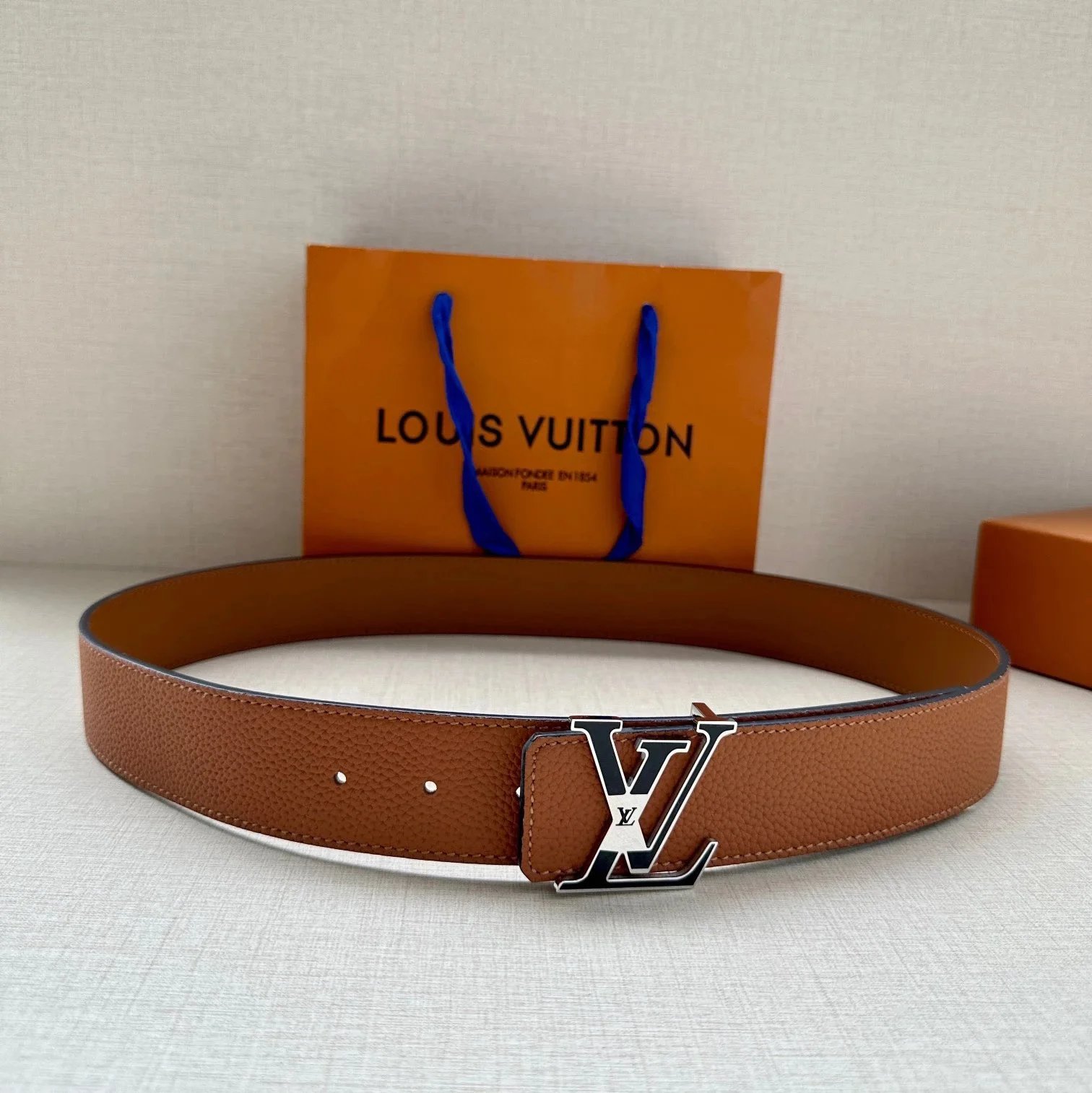 Louis Vuitton Belts Pebbled Leather Belt with LV Buckle — Style: 10