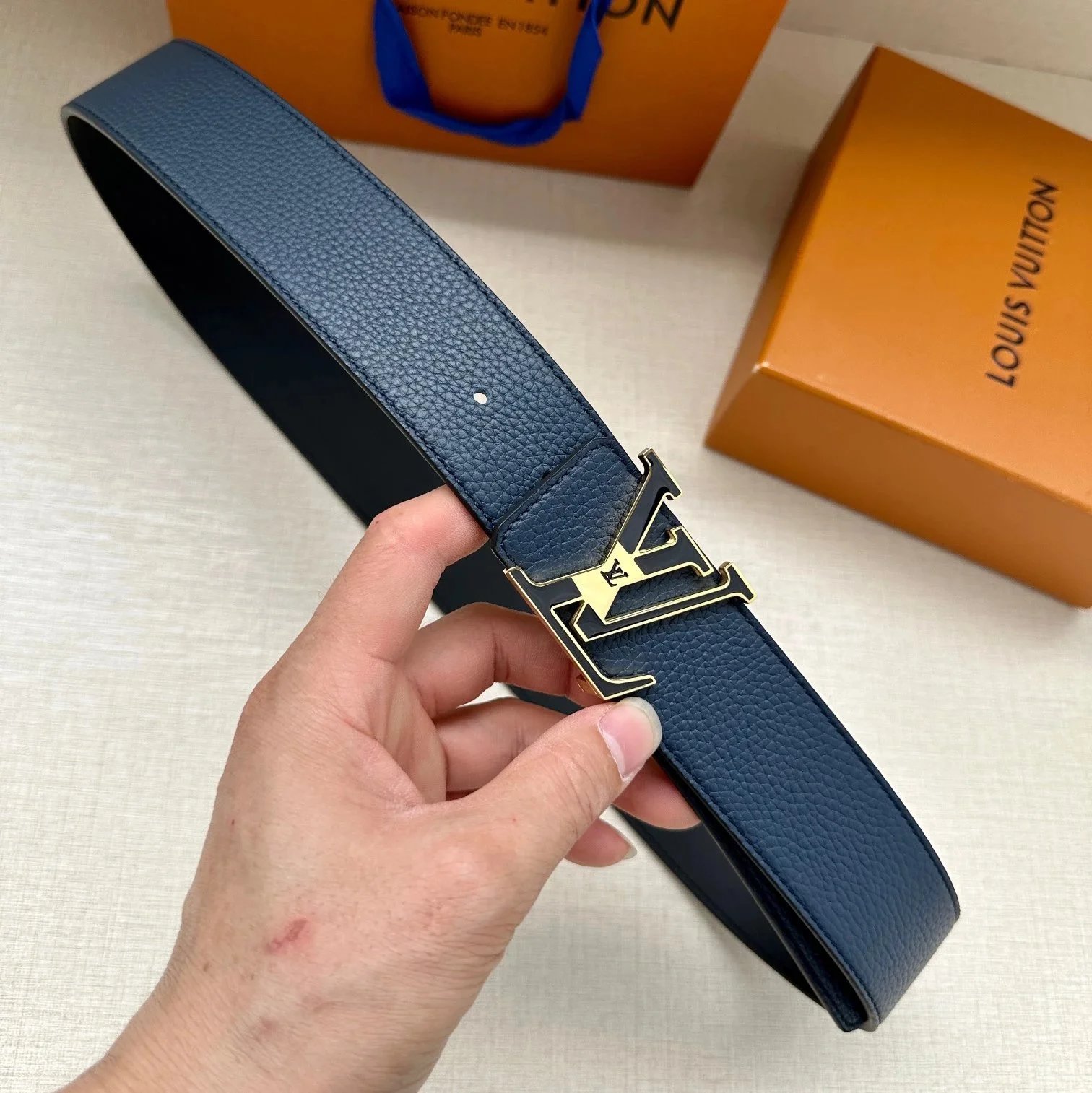Louis Vuitton Belts Pebbled Leather Belt with LV Buckle — Style: 11