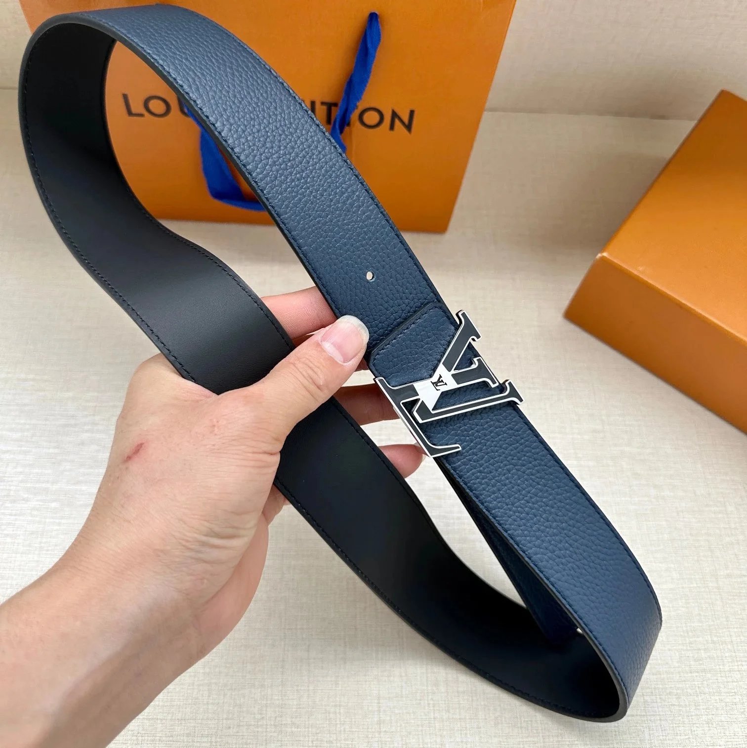 Louis Vuitton Belts Pebbled Leather Belt with LV Buckle — Style:12