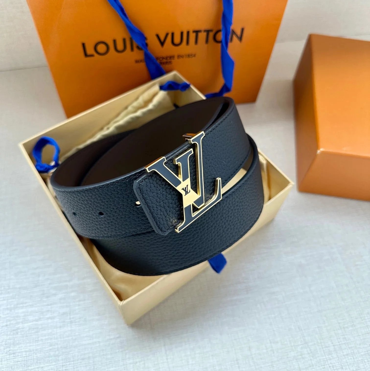 Louis Vuitton Belts Pebbled Leather Belt with LV Buckle — Style:14