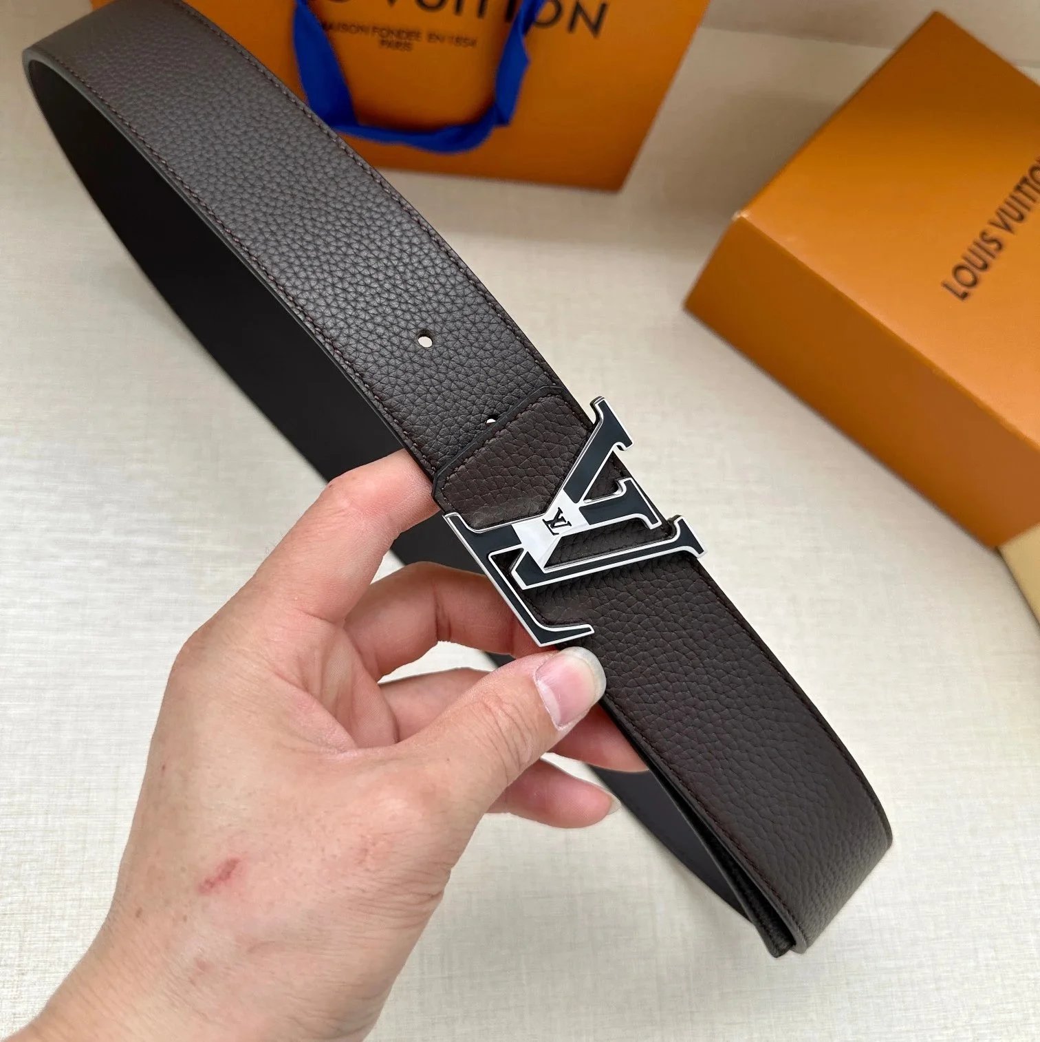 Louis Vuitton Belts Pebbled Leather Belt with LV Buckle — Style: 7