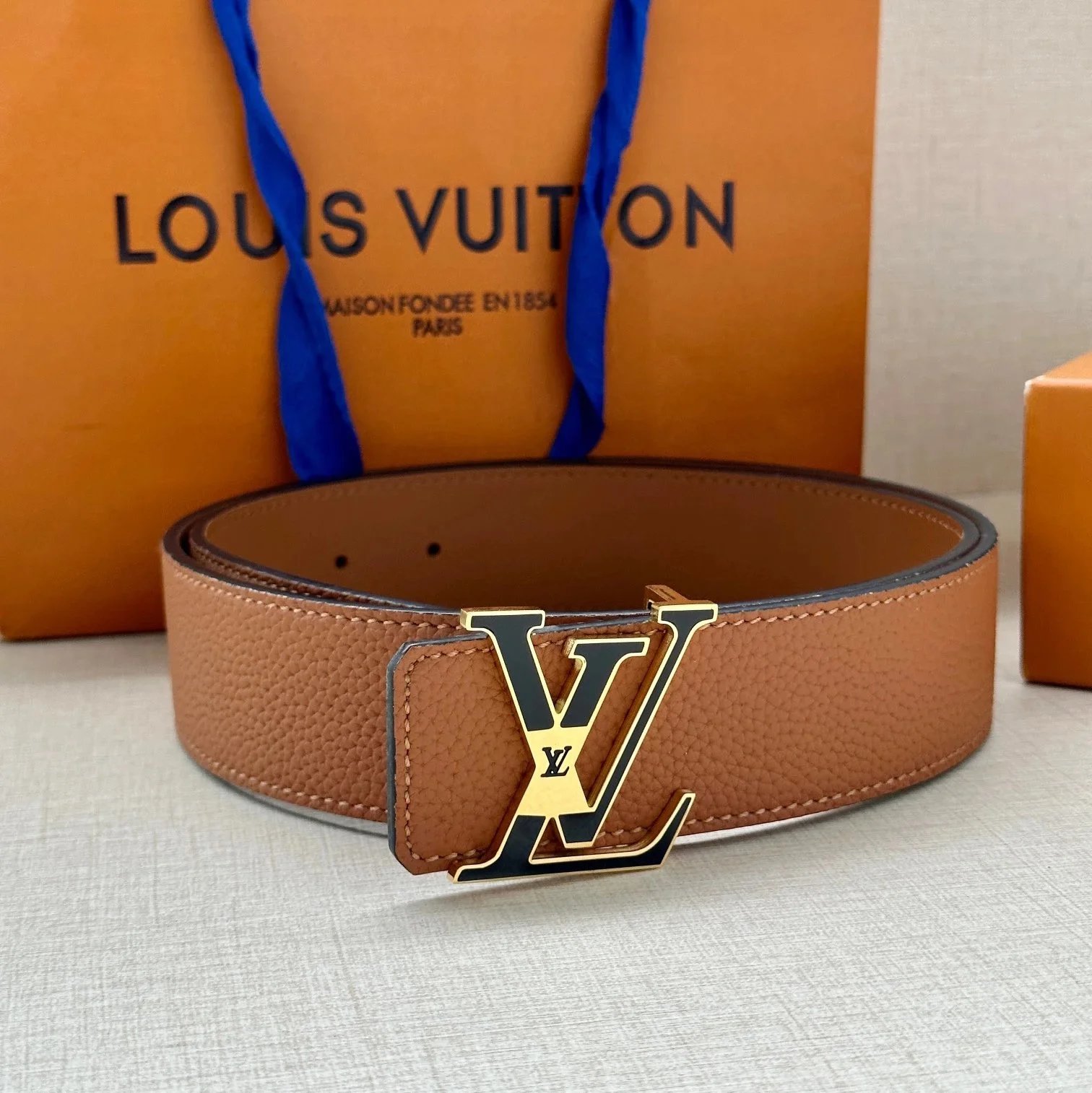 Louis Vuitton Belts Pebbled Leather Belt with LV Buckle — Style: 9