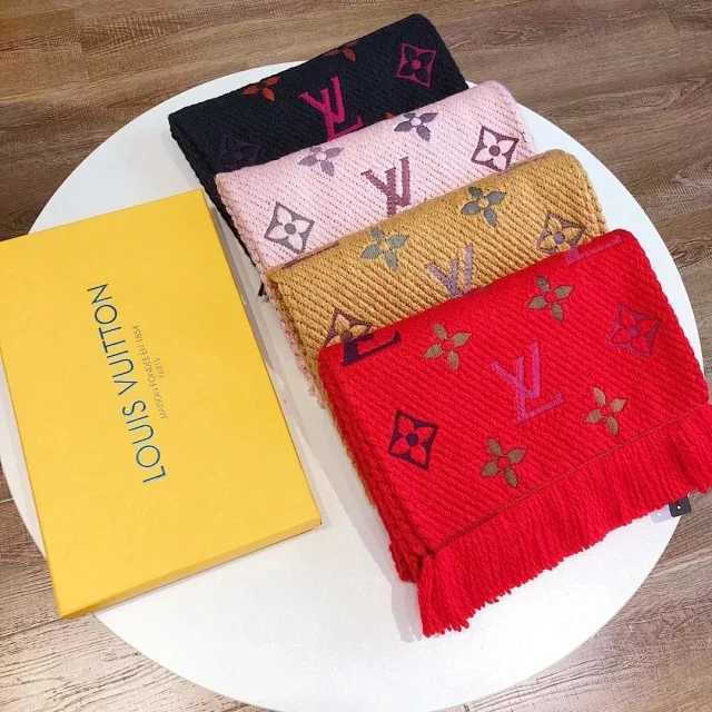 Louis Vuitton Scarves Knitted Monogram Fringe Scarf product detail image 3
