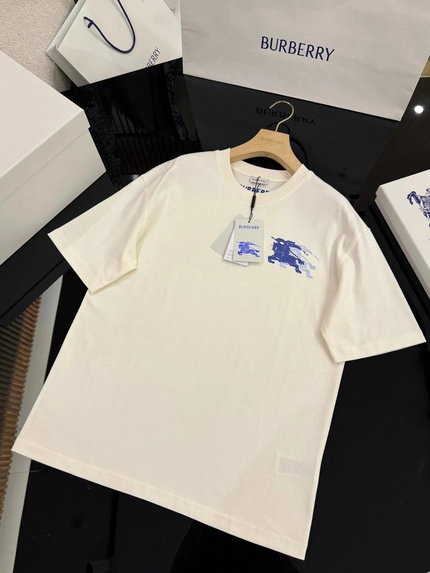 Burberry T-Shirts Short-sleeve crew-neck logo graphic — White 2