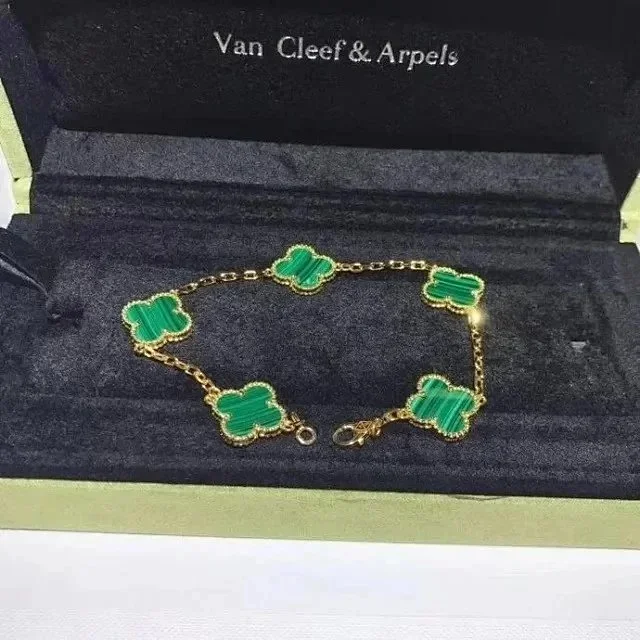 Van Cleef & Arpels Jewelry Five-Motif Clover Bracelet product detail image 3