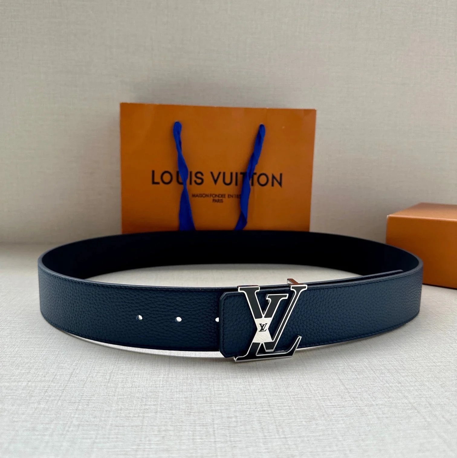 Louis Vuitton Belts Pebbled Leather Belt with LV Buckle — Style: 6