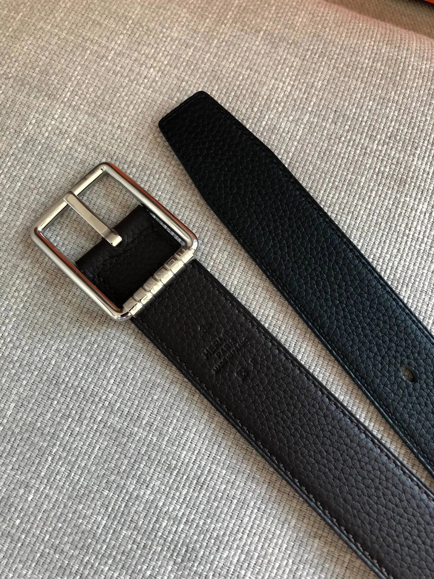 Hermès Belts 32 mm reversible grained leather pin-buckle belt image 10