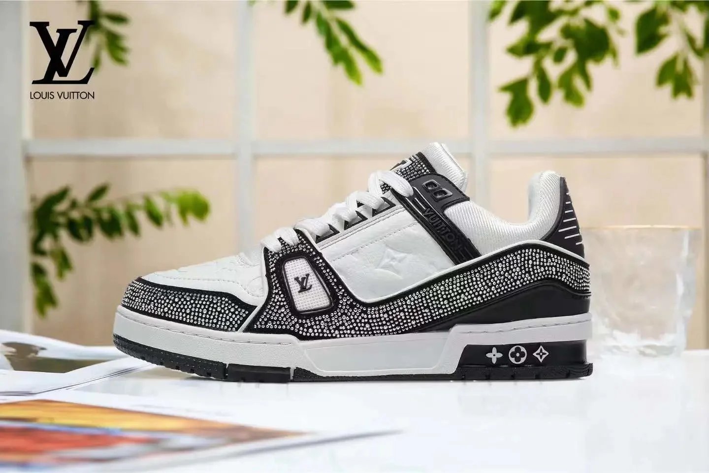 Louis Vuitton Sneakers Low-Top Monogram — 32