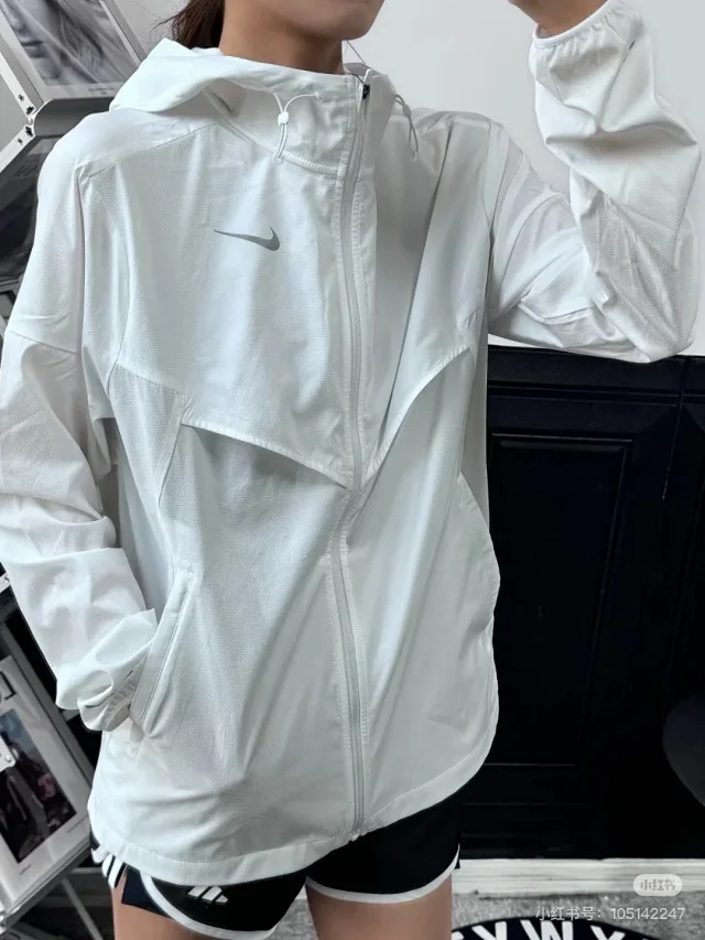 Nike Jackets Hooded lightweight windbreaker product detail image 8