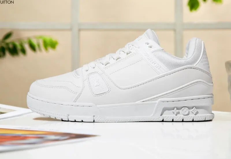 Louis Vuitton Sneakers Low-Top Monogram — 25