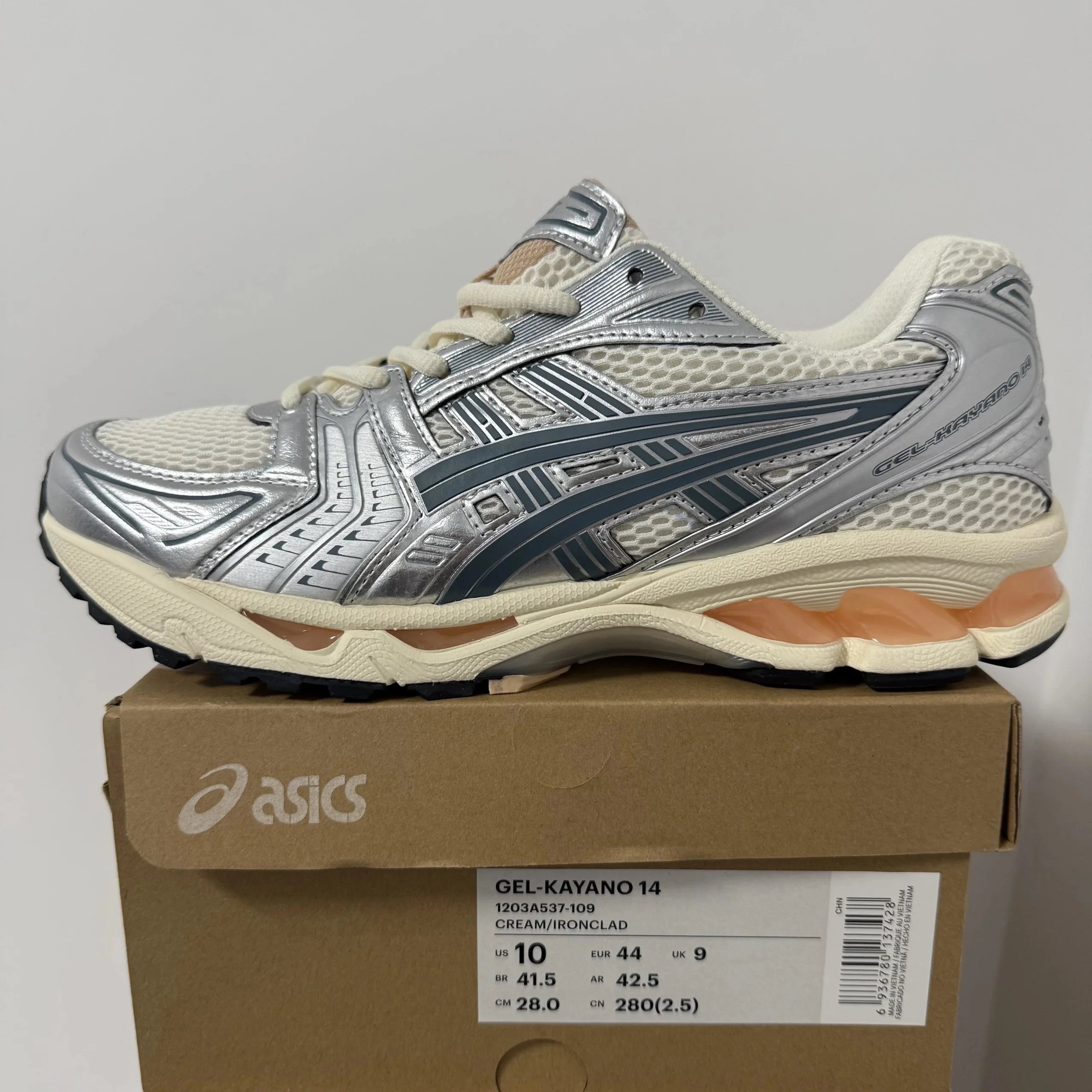 1203A537-109 Cream/Ironclad