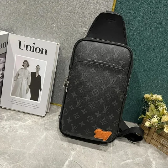 Louis Vuitton Crossbody Bags Single-strap sling bag with front zip pocket product detail image 2