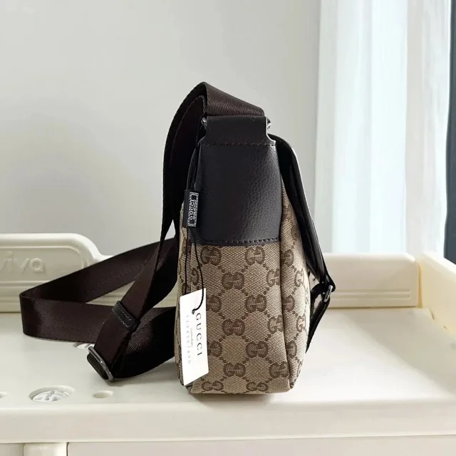 Gucci Crossbody Bags GG monogram flap messenger bag product detail image 4