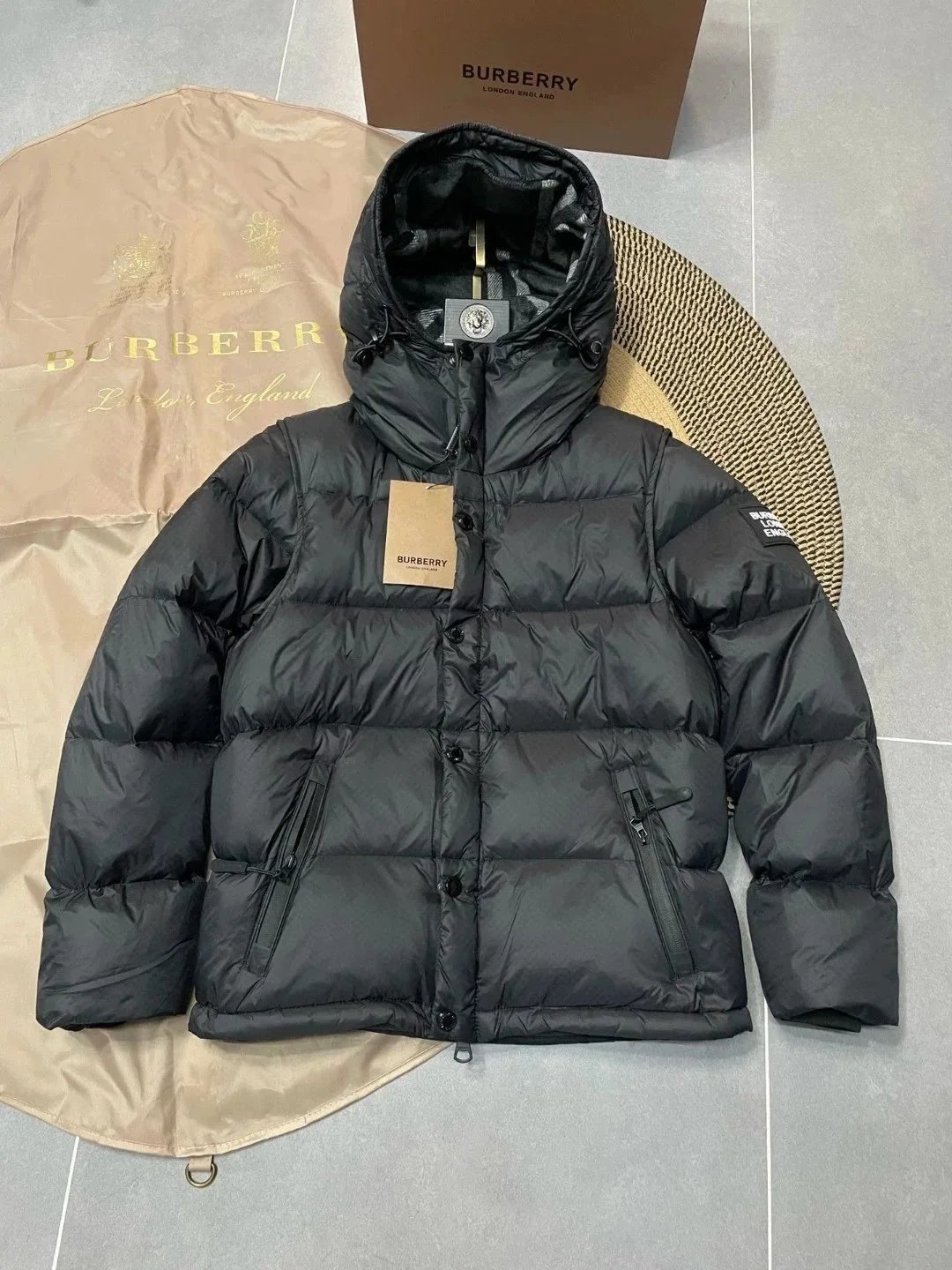 BU * * ERRY Burberry Winter New Detachable Sleeve Hooded Down Jacket