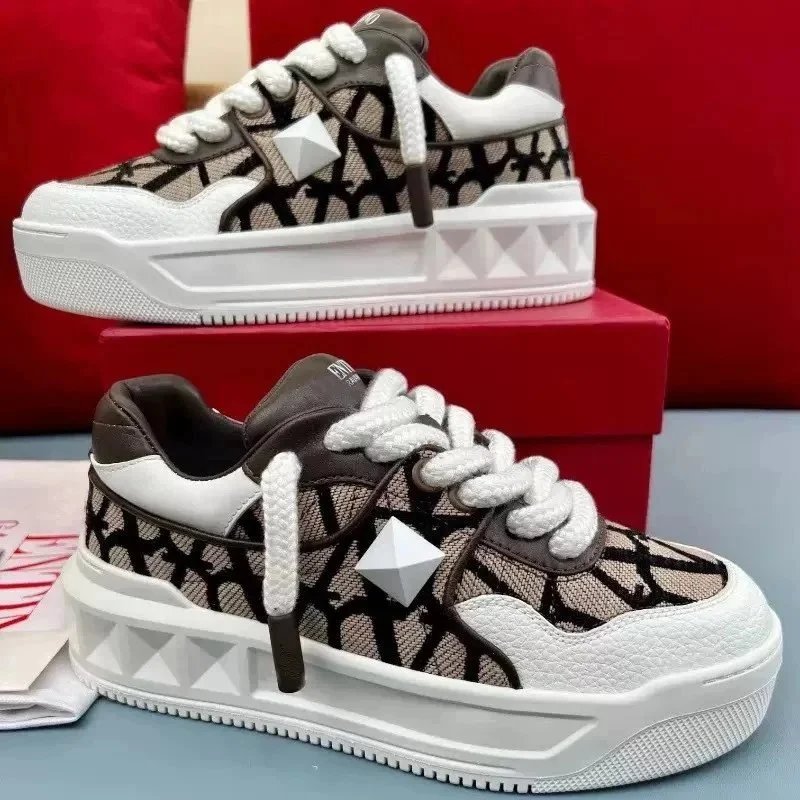 Valentino Garavani Sneakers Low-top platform with pyramid stud detail — Brown