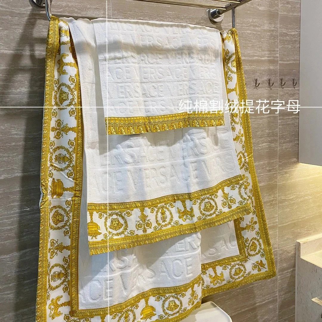 Versace Uncategorized Bath Towel Three-Piece Set with Baroque Border image 7
