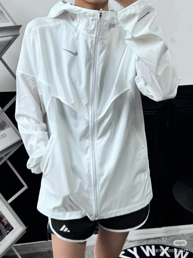 Nike Jackets Hooded lightweight windbreaker product detail image 9