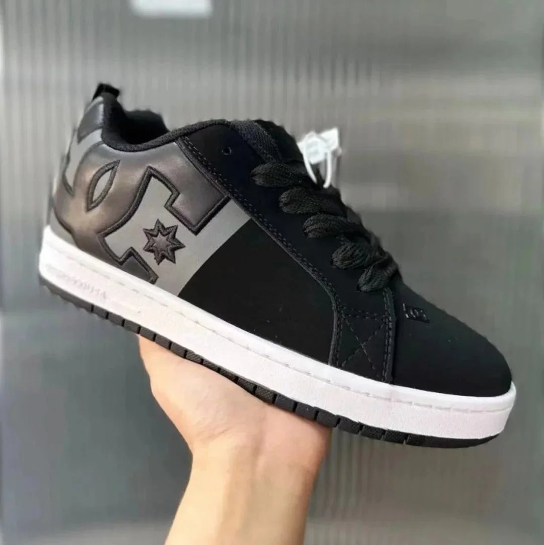DC Shoes Sneakers Court Graffik low-top — Black and white