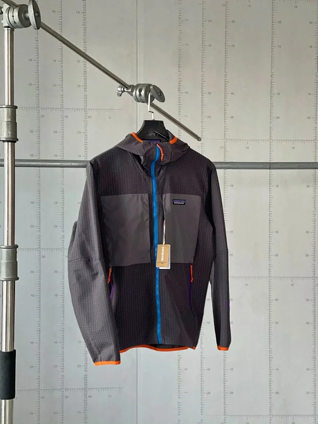 Patagonia Jackets Hooded full-zip color-block jacket product detail image 6