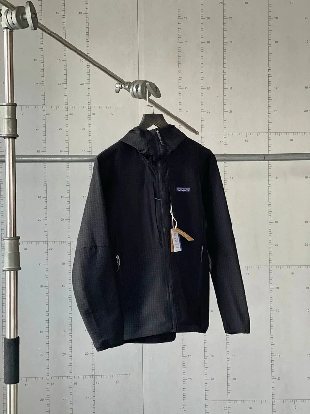 Patagonia Jackets Hooded full-zip color-block jacket product detail image 8