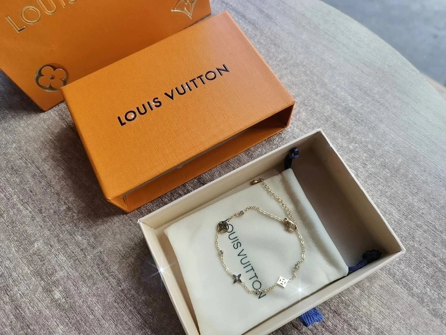 l四叶草镂空花卉手链亮金色细链