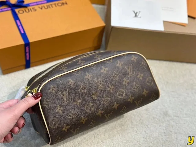 Louis Vuitton Travel Bags Monogram Double-Zip Toiletry Bag product detail image 10