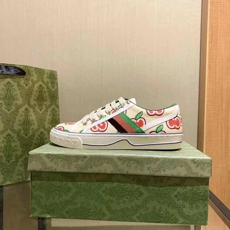 Gucci Sneakers Low-Top Canvas Web-Stripe — Apple Big G