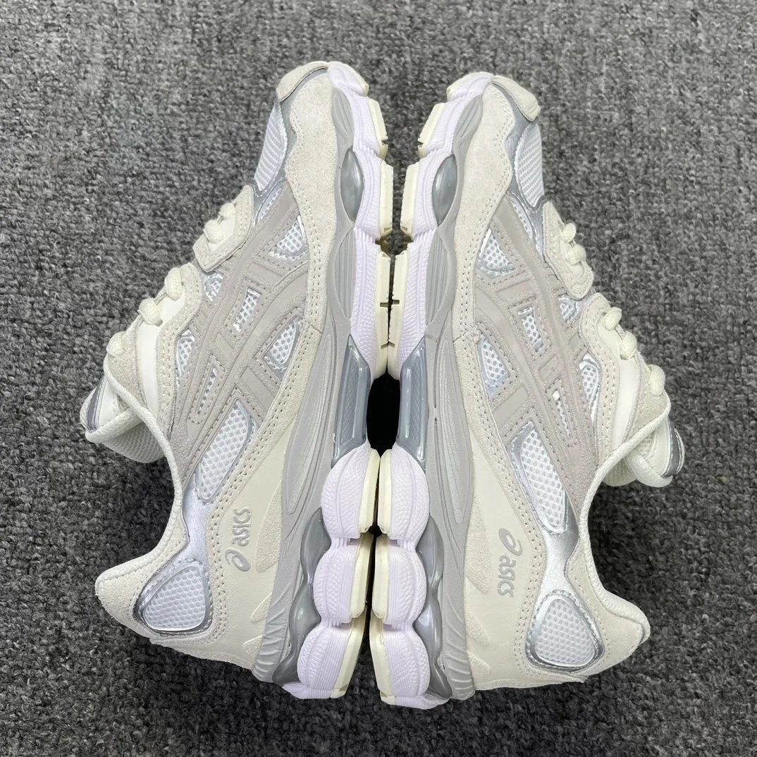 1201789-105 gray white