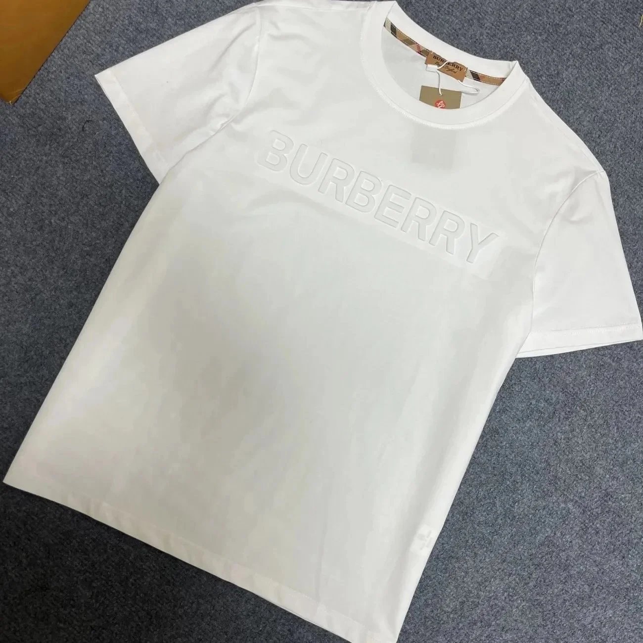 Short sleeved 3 white