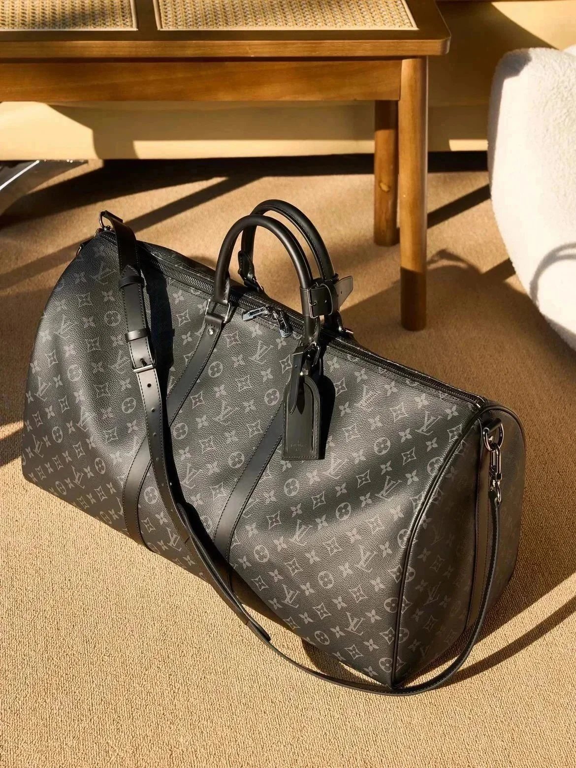 V Travel Bag