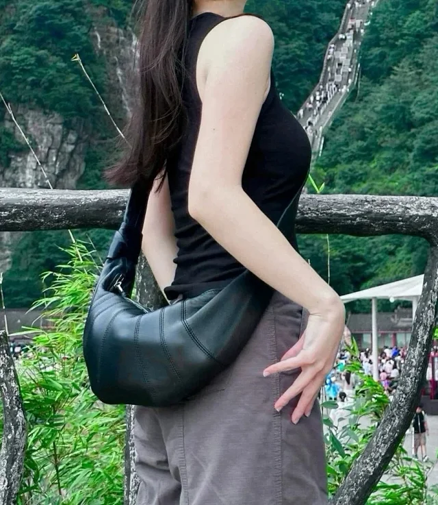 Unbranded Crossbody Bags Pleated crescent shoulder bag product detail image 1