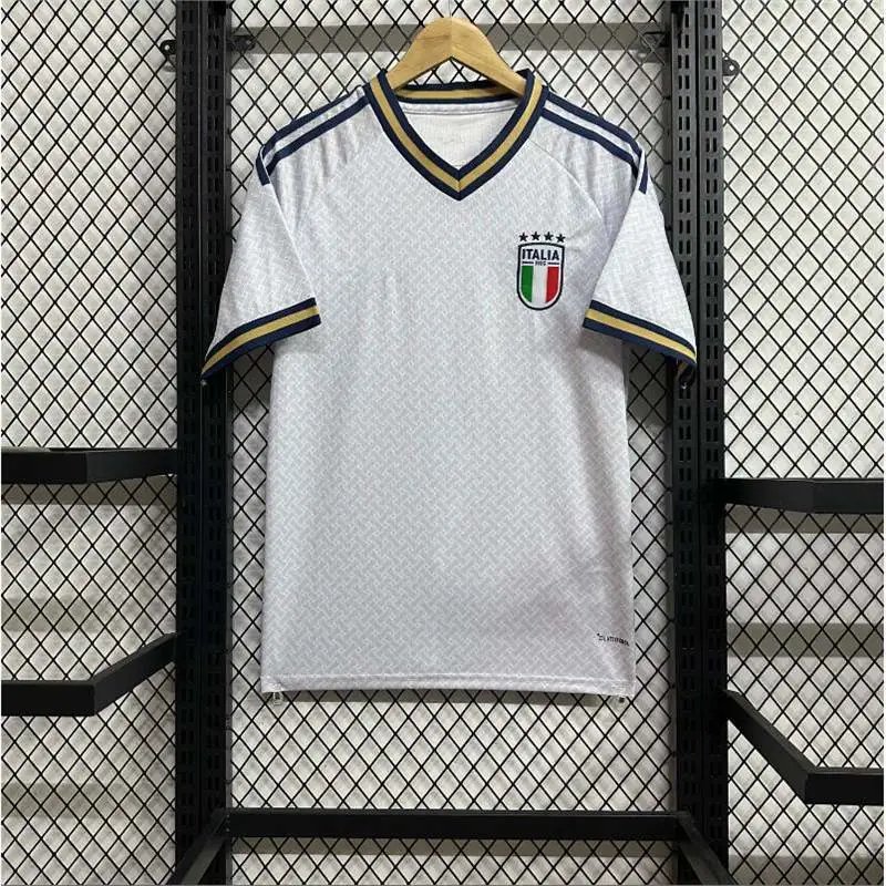 Fans 26-27 away from Italy