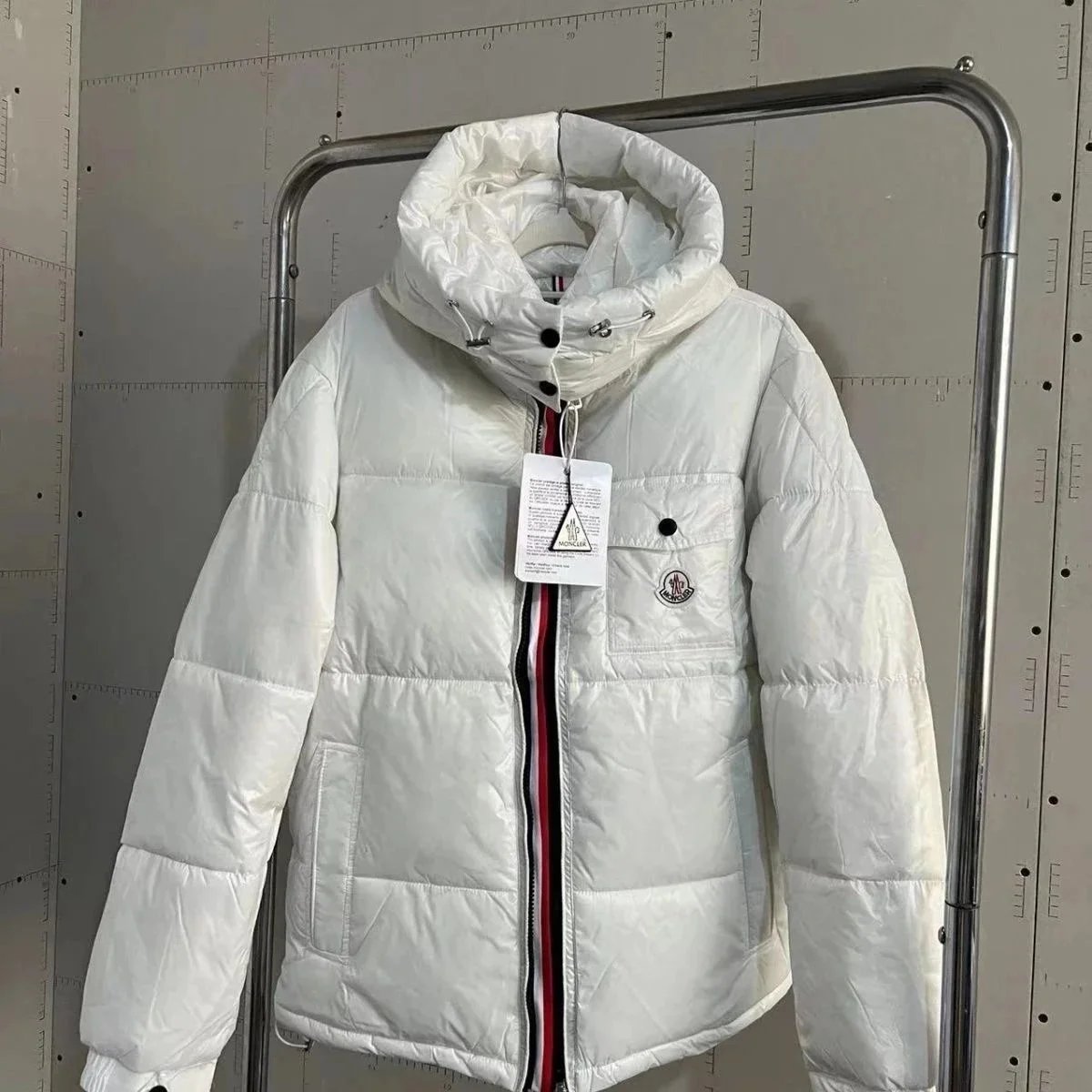 白色红条纹 option