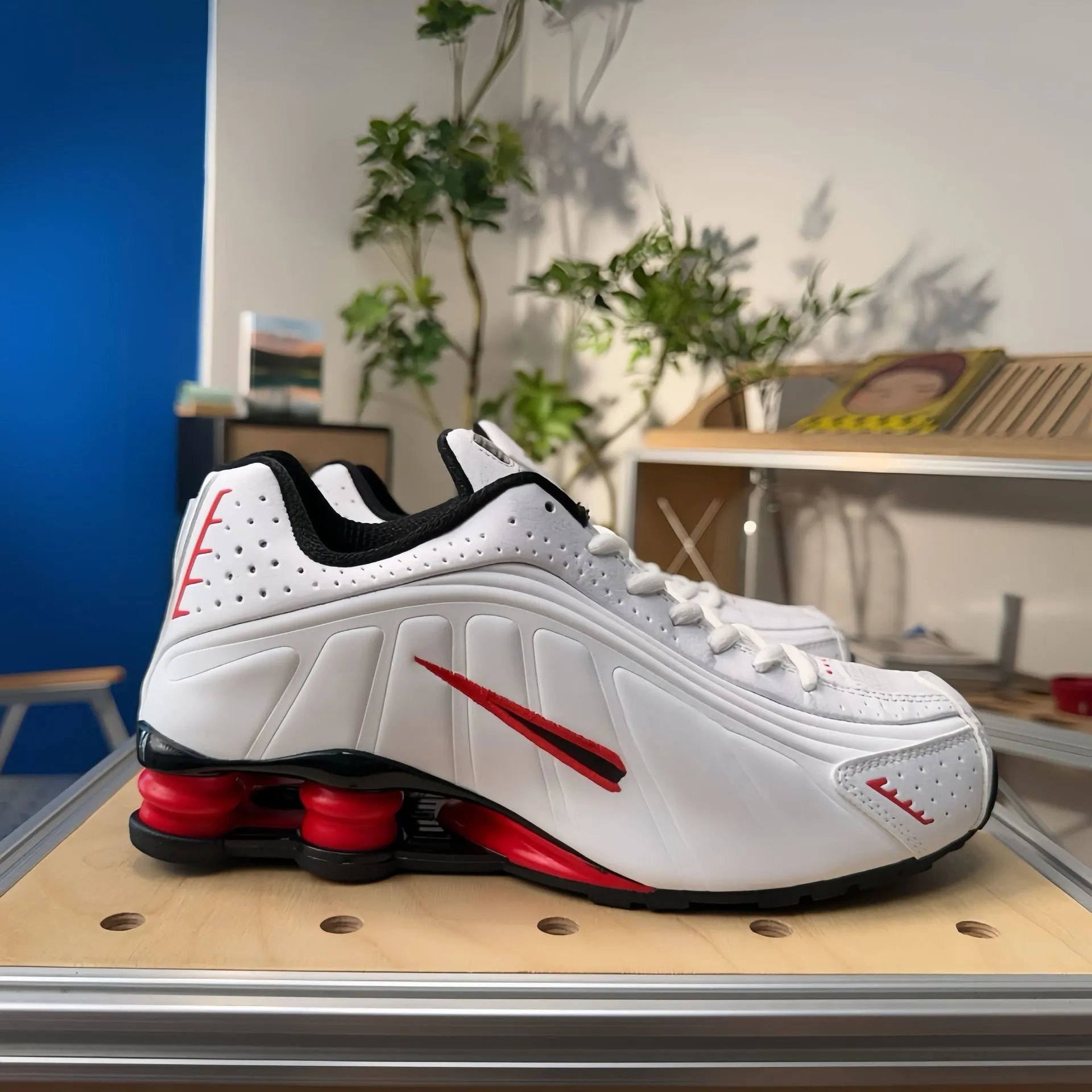 R4-White White Red 36-45