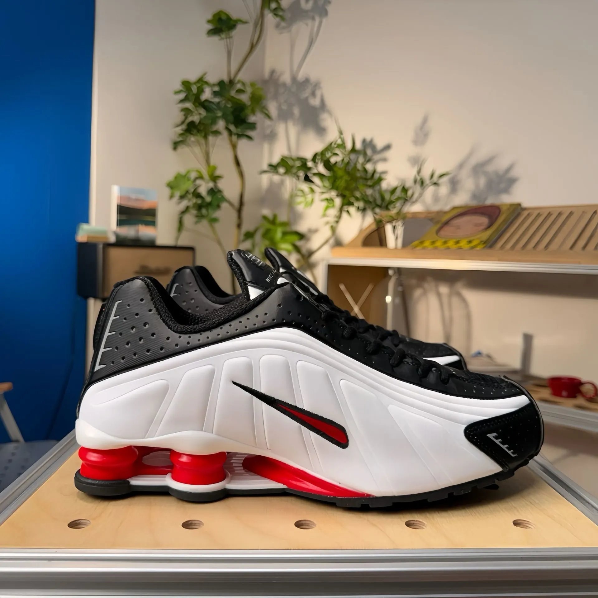 R4-Black White Red Red Swoosh 36-45