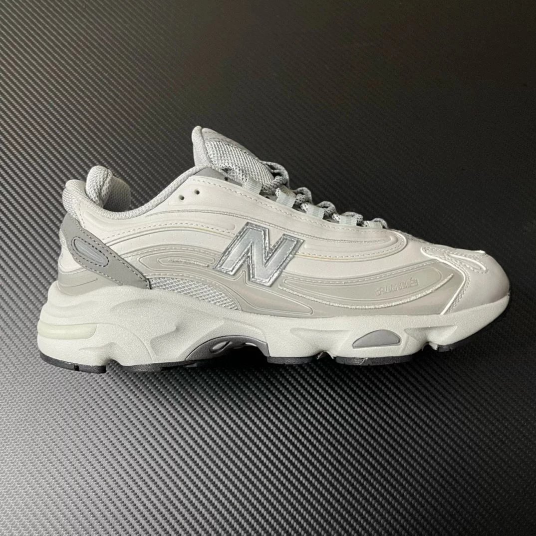 New Balance 1000 · 2