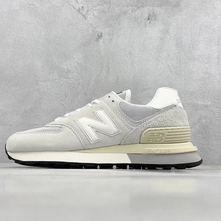 New Balance 574 · 3