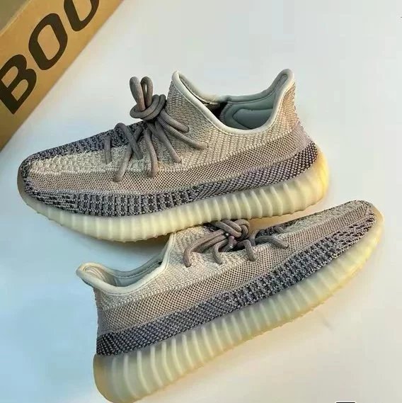 More Yeezy 350's foto 6