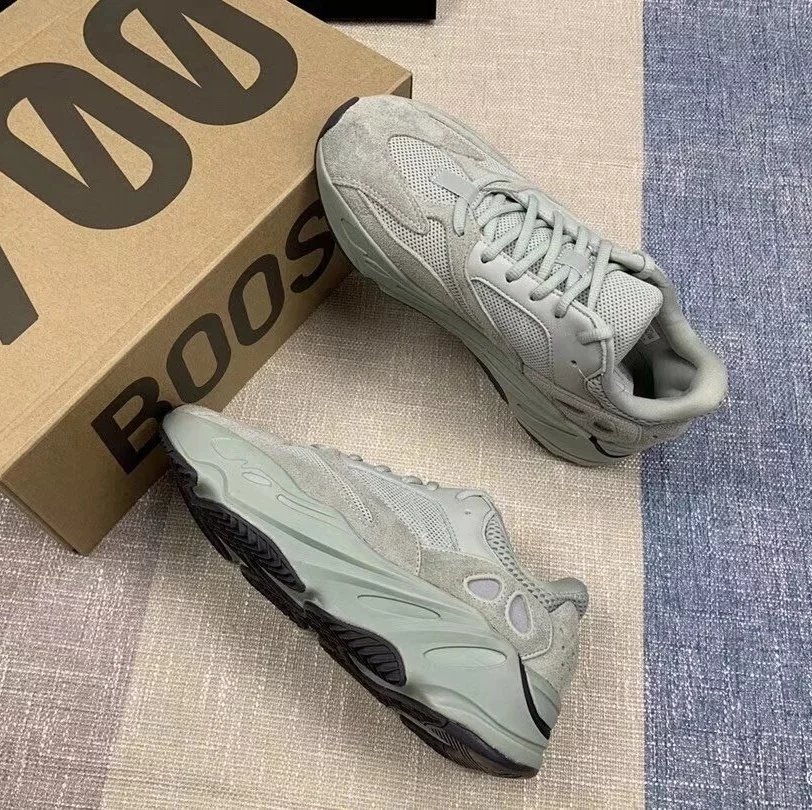 More Yeezy 350's foto 4