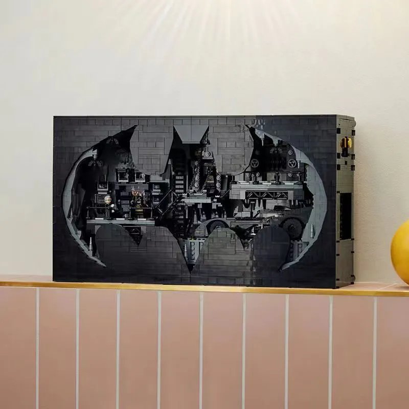 Cross border compatible LEGO superhero 76252 Batman Batcave Shadow Box Assembly Building Block Toy Wholesale
