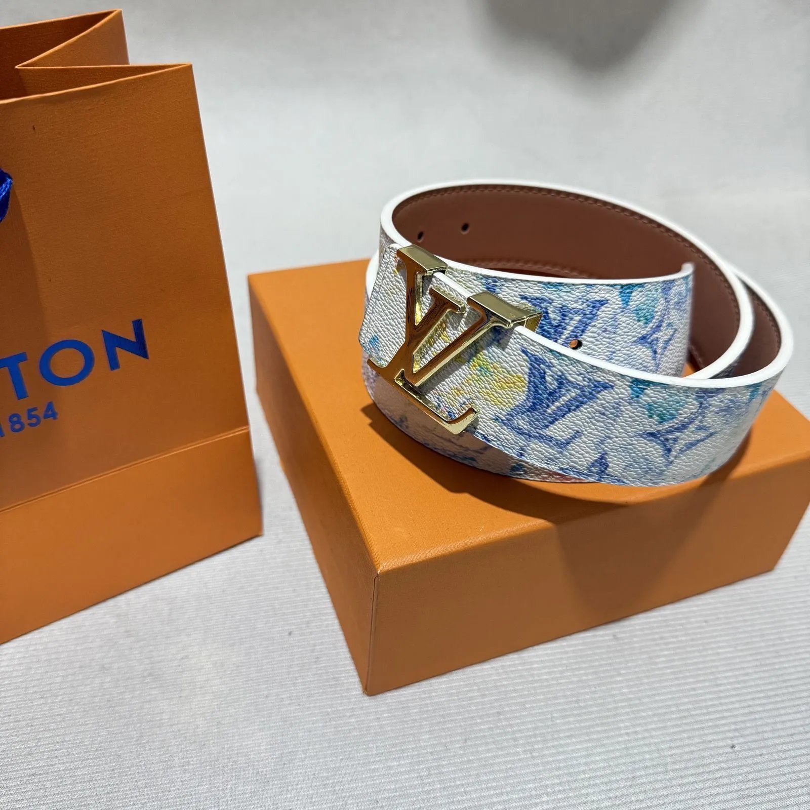 White Graffiti Gold Buckle##New Year Limited Purchase