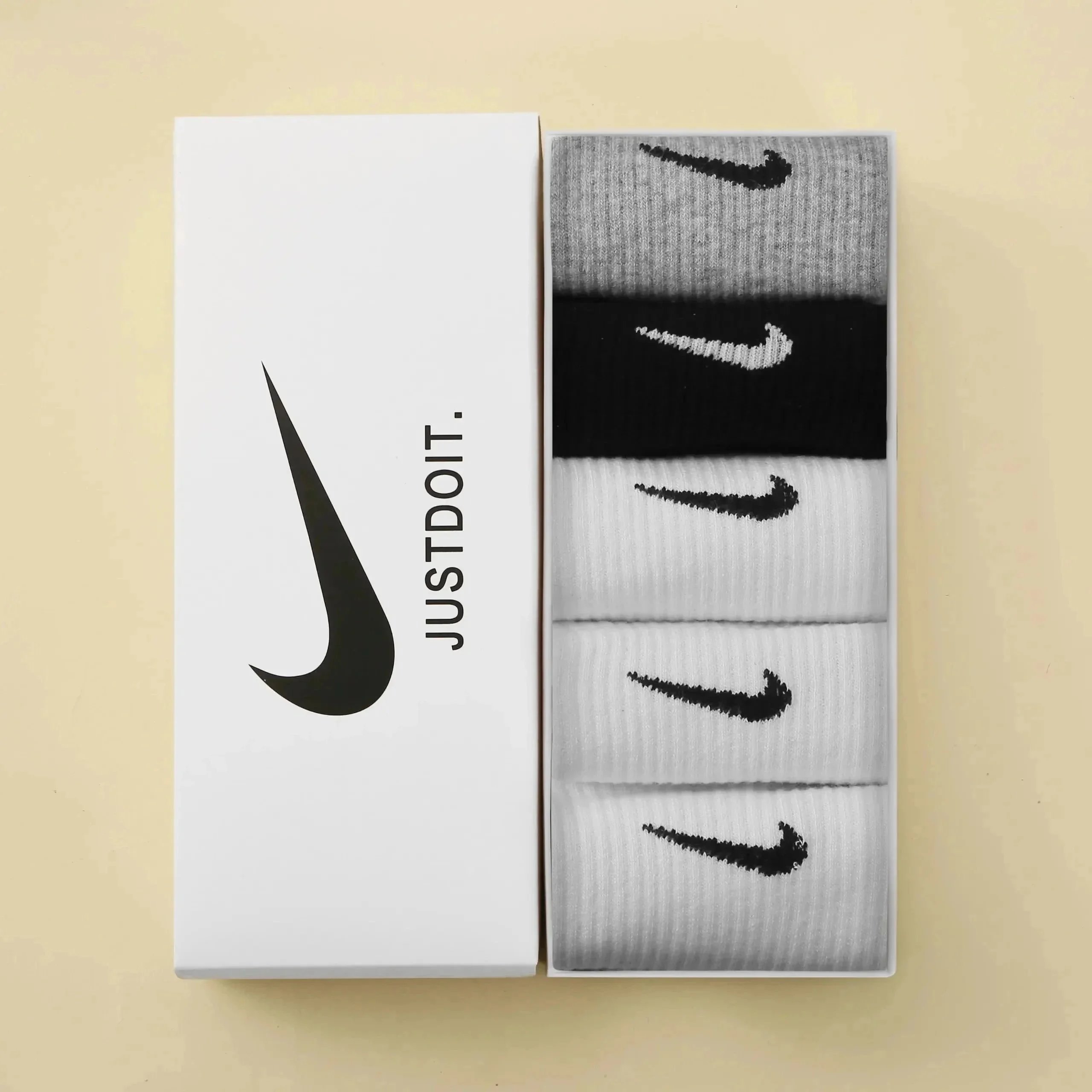 5 pairs【3white+lgrey+1black】