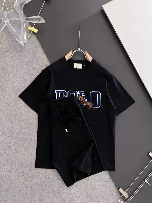 Dior Matching Sets Short-Sleeve Graphic T-Shirt and Drawstring Shorts Set product detail image 3