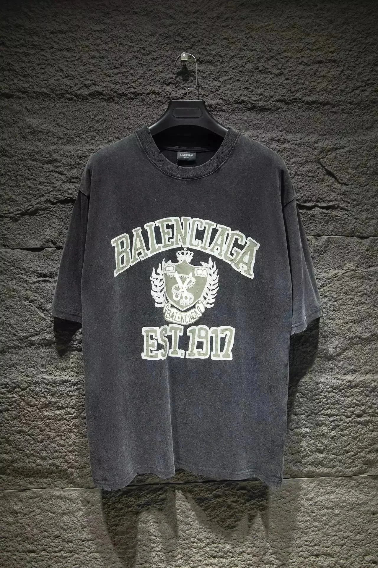 Balenciaga T-Shirts Short-Sleeve Logo Graphic T-Shirt — Haze Gray 1921 002
