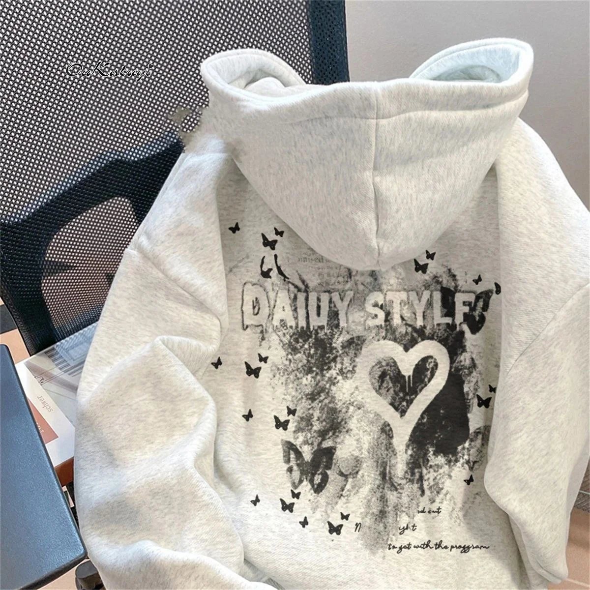 Unbranded Hoodies & Sweatshirts Oversized graphic print pullover — 33 white